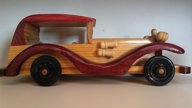 Houten speelgoed auto afbeelding