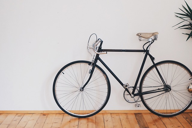 Houten fietsbeugel afbeelding